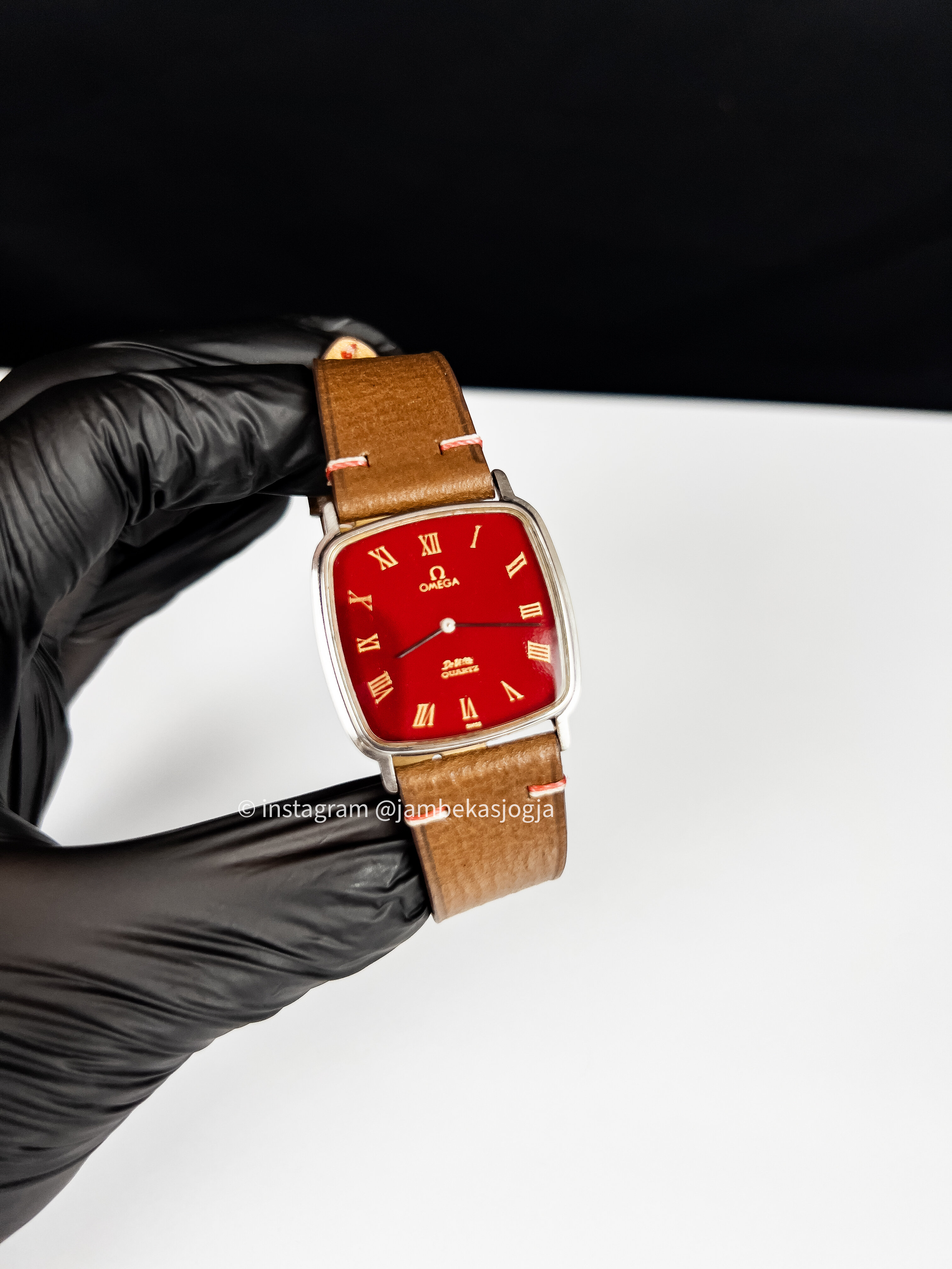 RARE !! Omega De Ville “Square” Frosty Red Dial Ref. 191.0102 Cal.1365 Swiss Made (circa 1980)