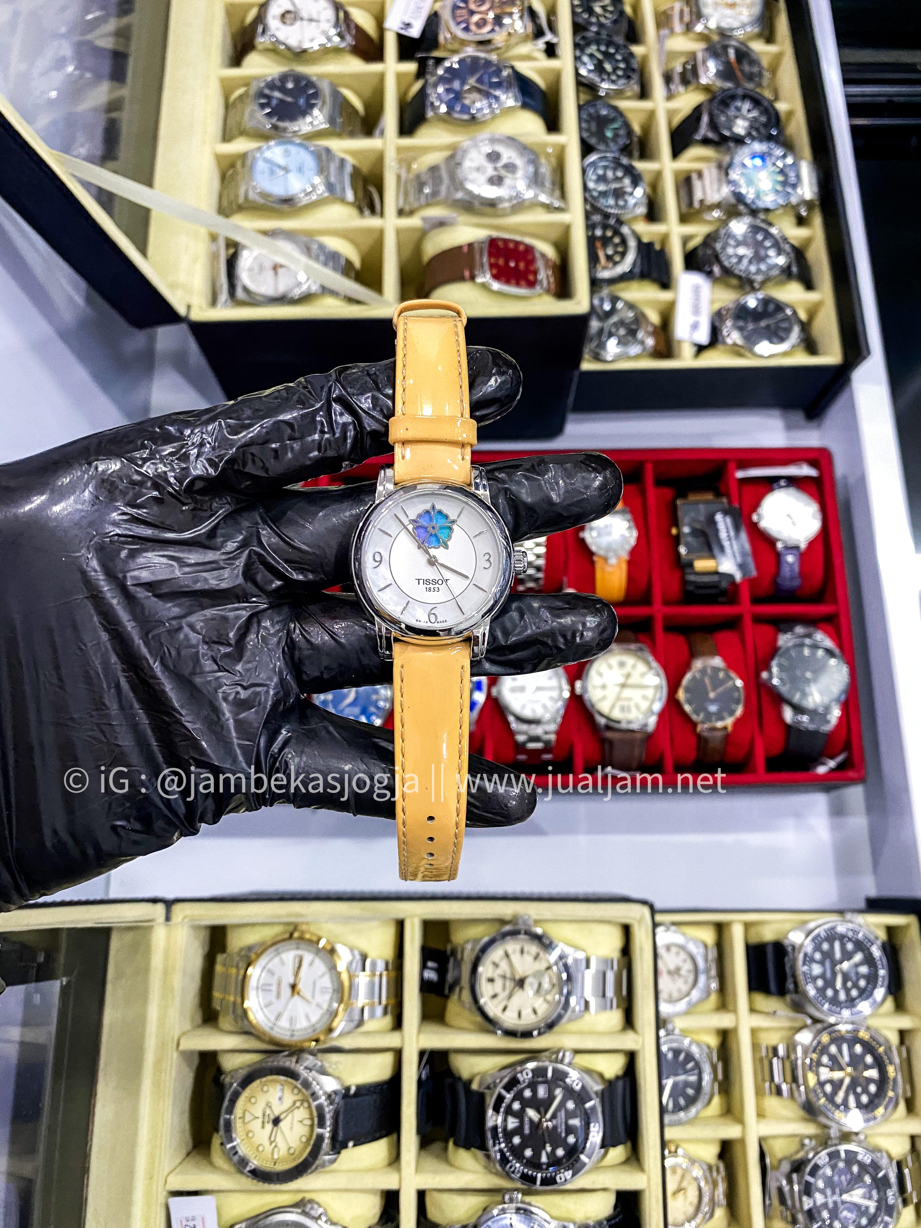 ( SKU 18) Tissot T-Lady T050.207.16.117.00 Heart Flower Powermatic 80 Mother of Pearl Dial Cream Leather Strap
