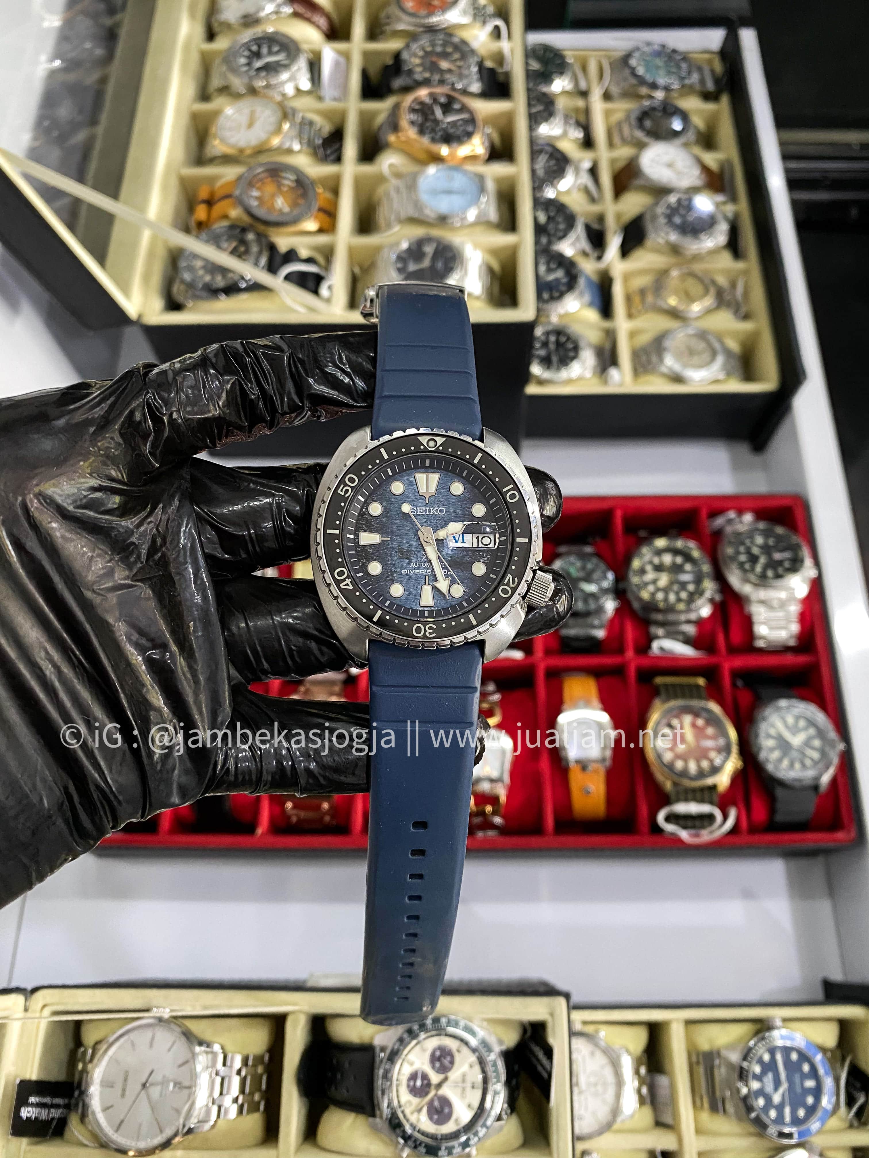 (SKU 245) Seiko Prospex SRPF77K1 King Turtle Dark Manta Ray Save The Ocean Rubber Strap Special Edition