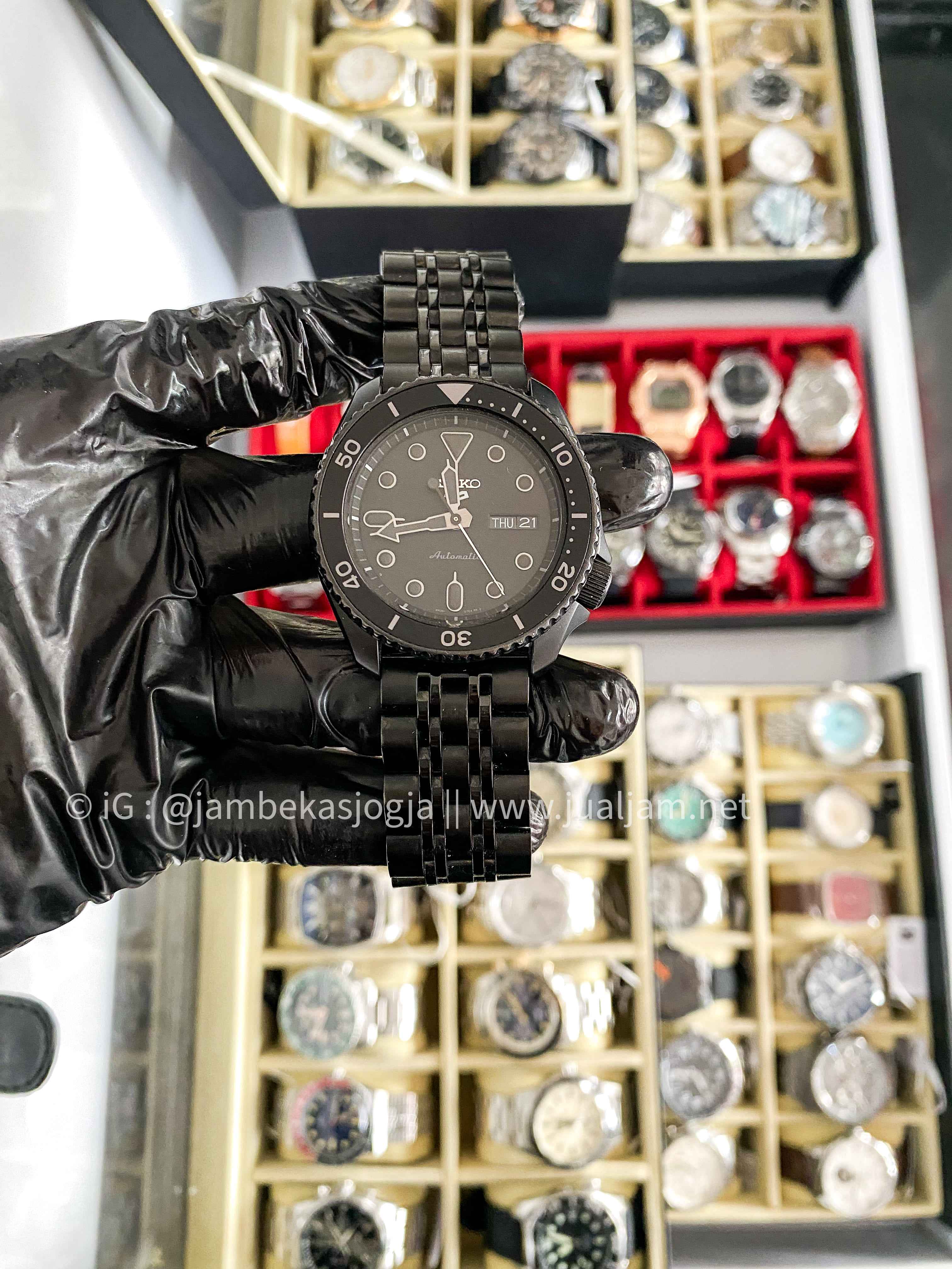 ( SKU 262 ) Seiko 5 Sports SRPD79K1 5KX SKX Sports Style Automatic Black Dial Black Stainless Strap