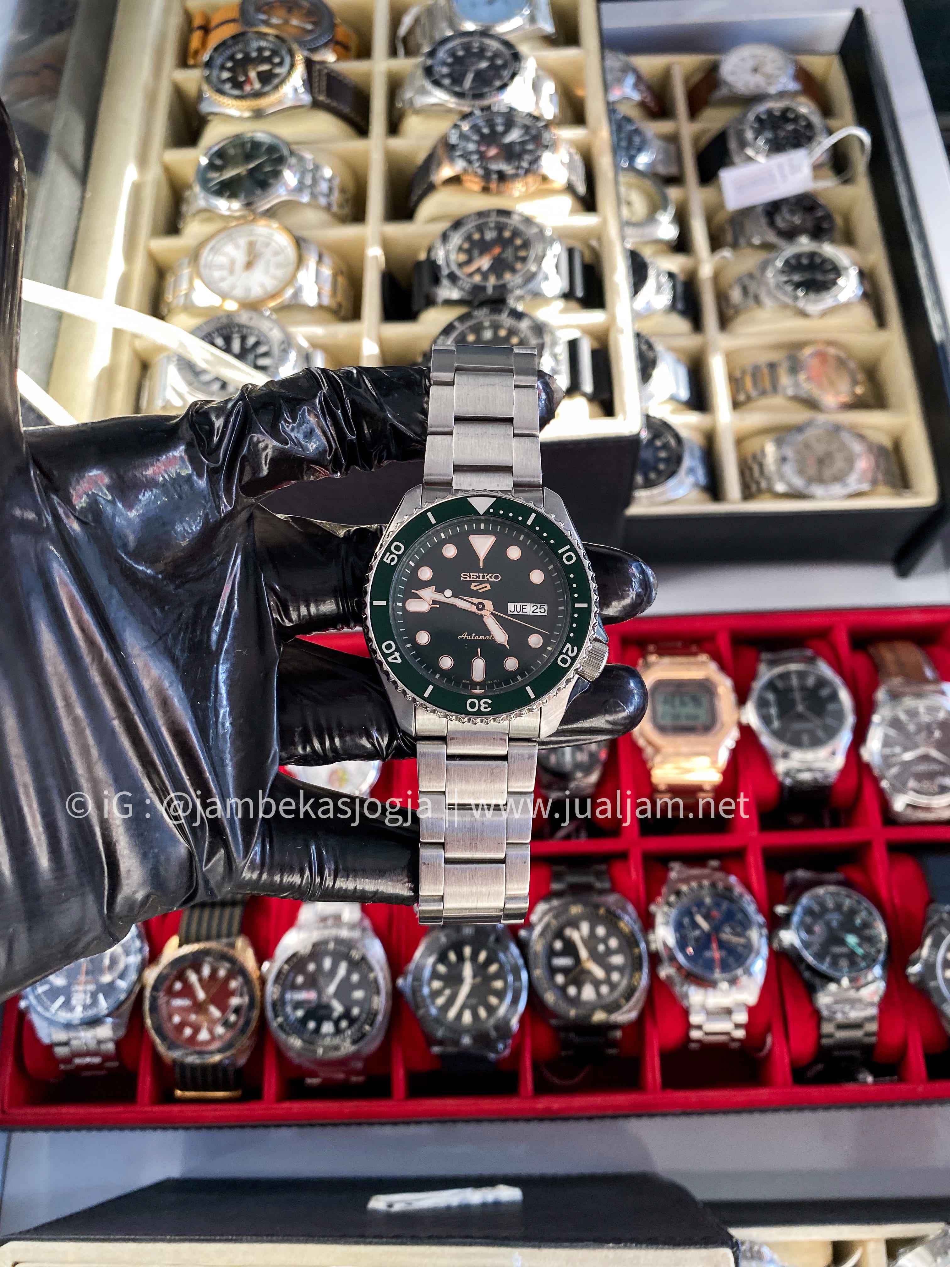 ( SKU 268 ) Seiko 5 Sports SRPD63K1 5KX Hulk SKX Sports Style Automatic Green Dial Stainless Steel Strap GARANSI FEBRUARI 2026