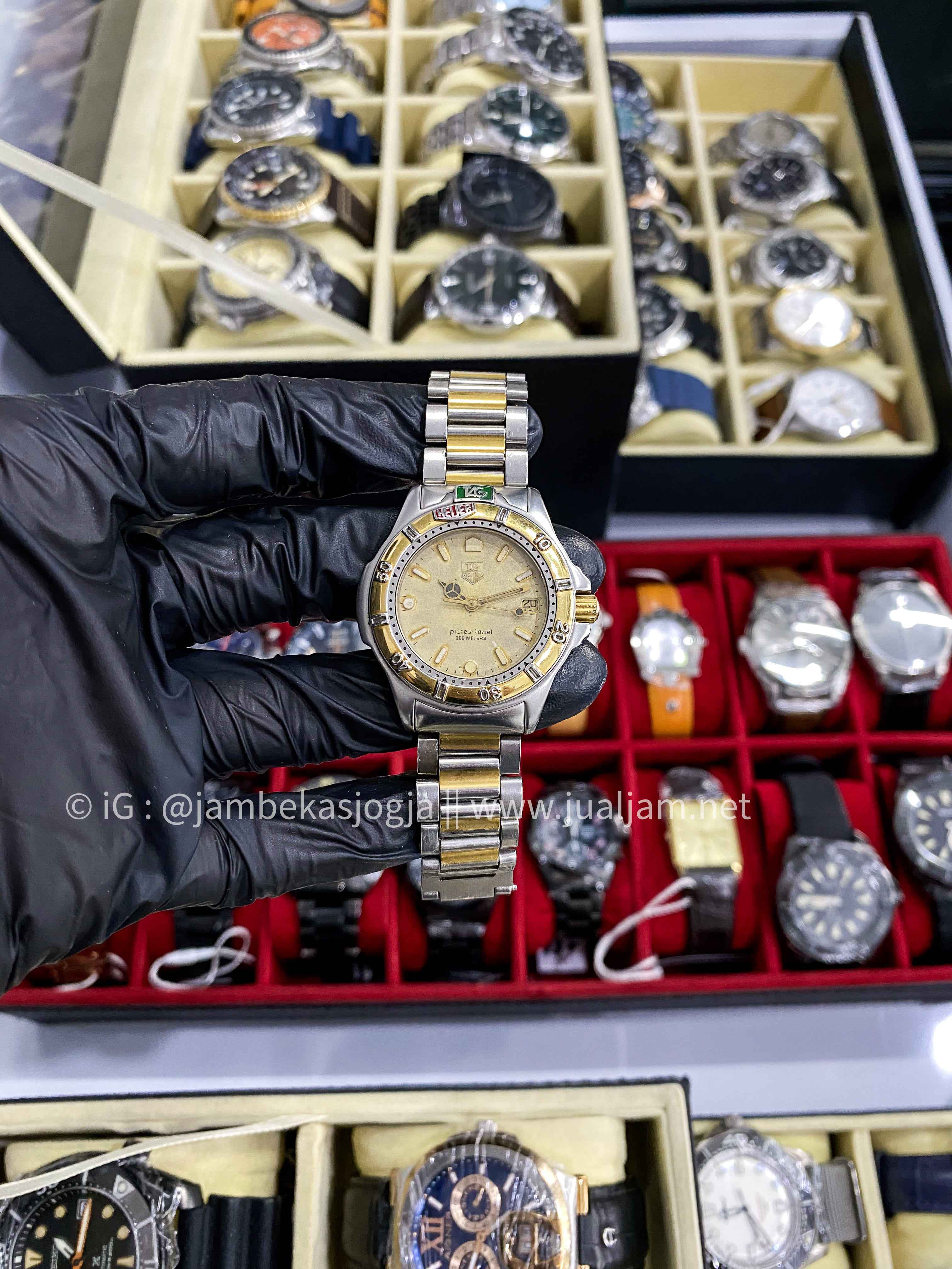 (SKU 11) TAG Heuer 4000 Series Date Watch 995.413A Quartz Gold Dial Stainless Steel Men's