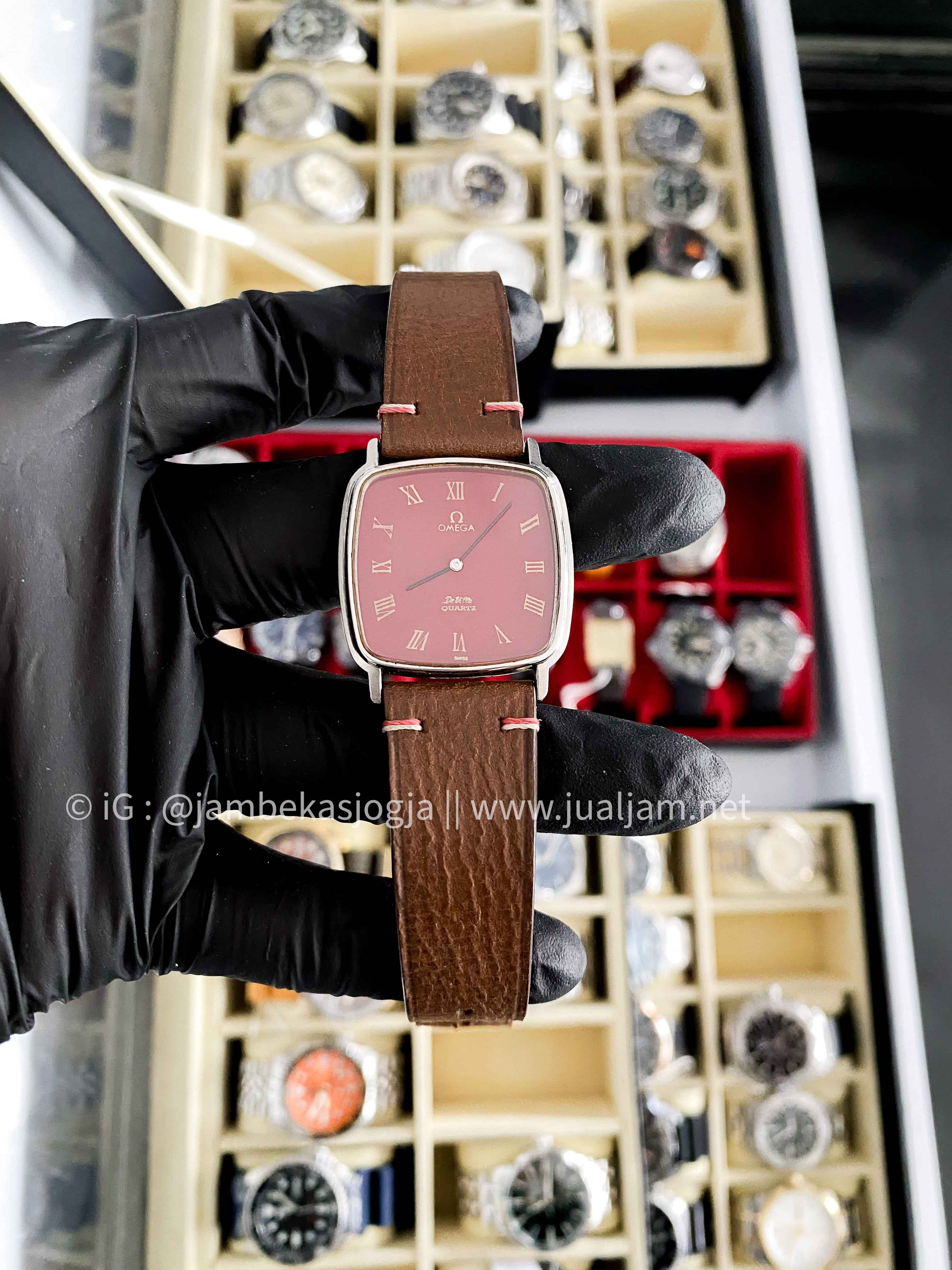 (SKU 53) RARE !! Omega De Ville “Square” Frosty Red Dial Ref. 191.0102 Cal.1365 Swiss Made (circa 1980)
