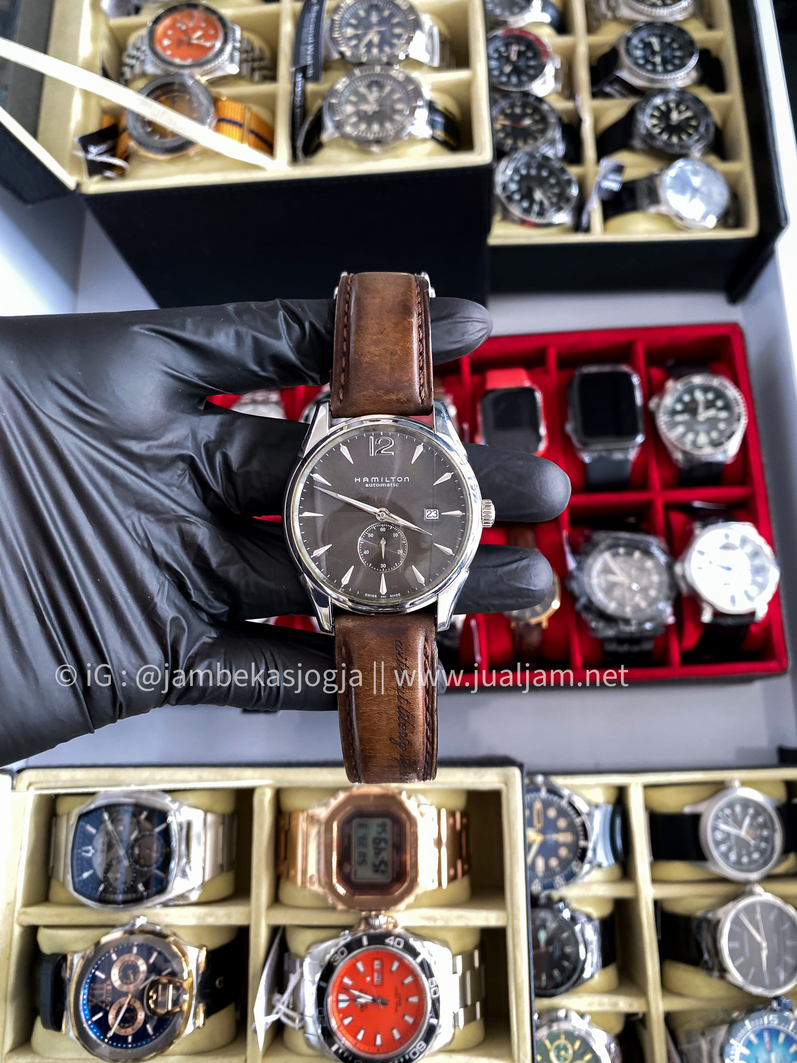 ( SKU 54) Hamilton H38655515 Jazzmaster Small Second Automatico Dial black leather strap brown