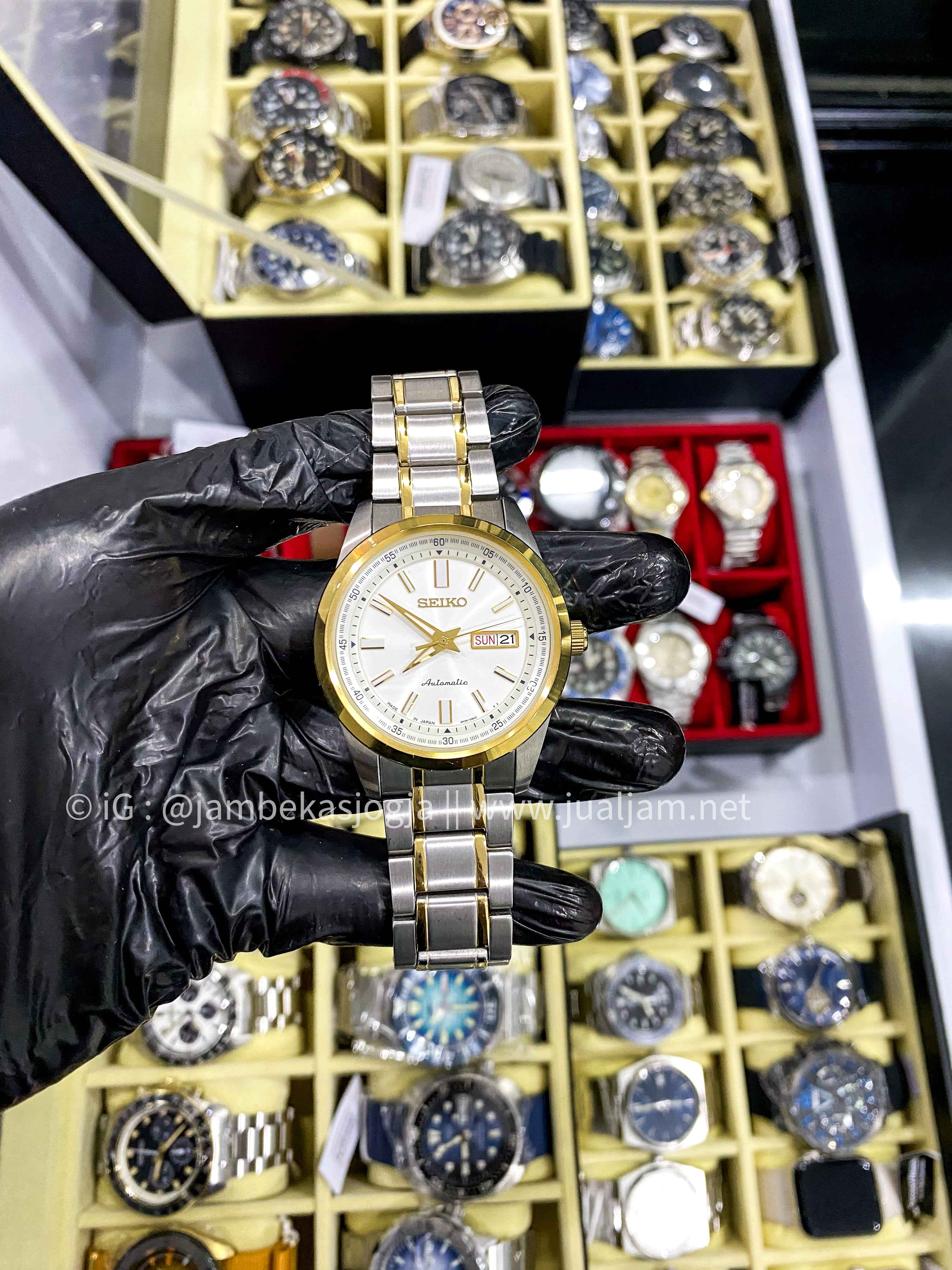 (SKU 1) Seiko SARV003J1 4R36-05Z0 presage white dial and gold Strap Stainless Steel Gold and silver