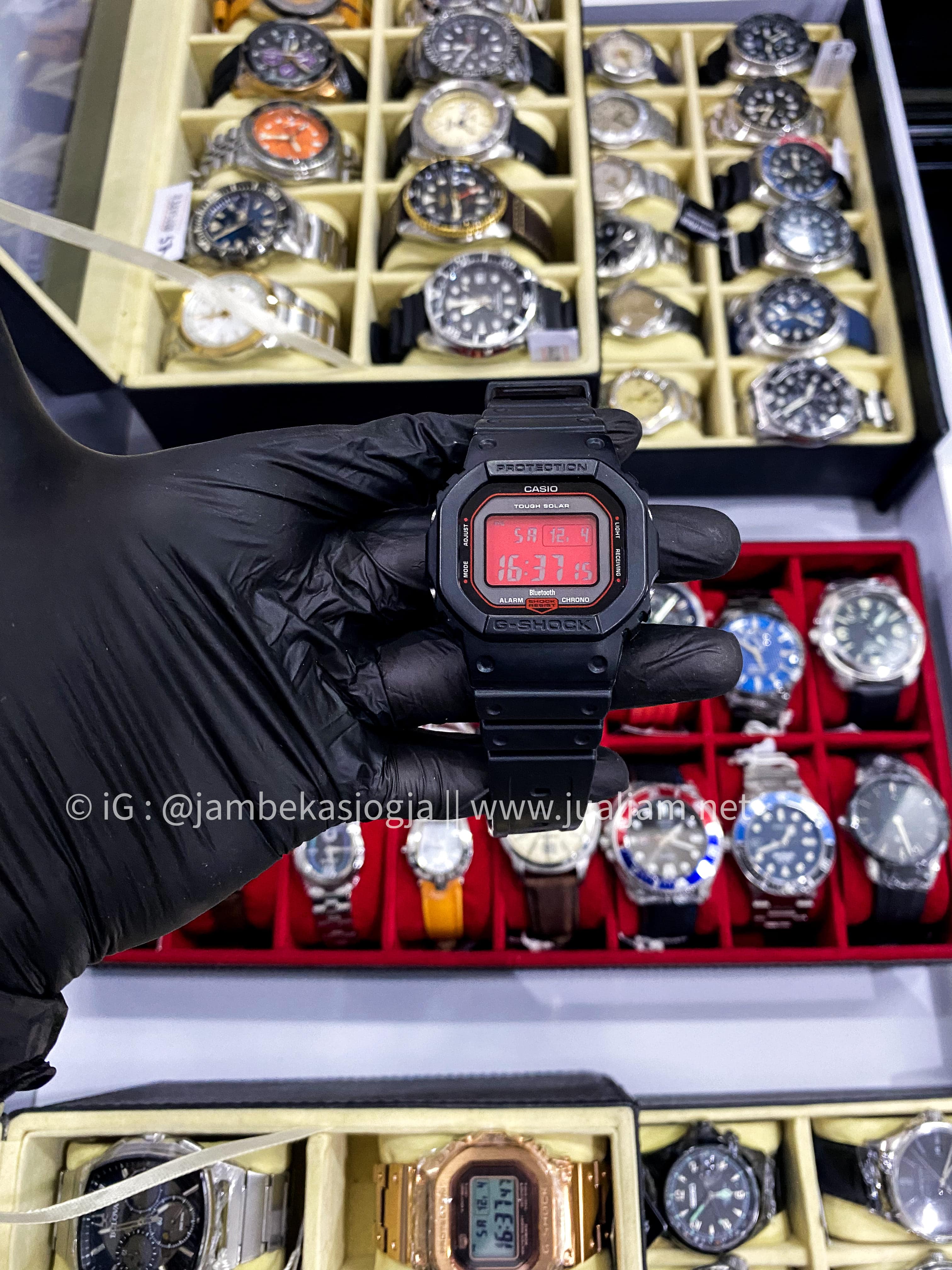 (SKU 127 ) Casio G-Shock GW-B5600AR-1DR Special Color Red Digital Dial Black Resin Band GARANSI RESMI FEBRUARI 2027