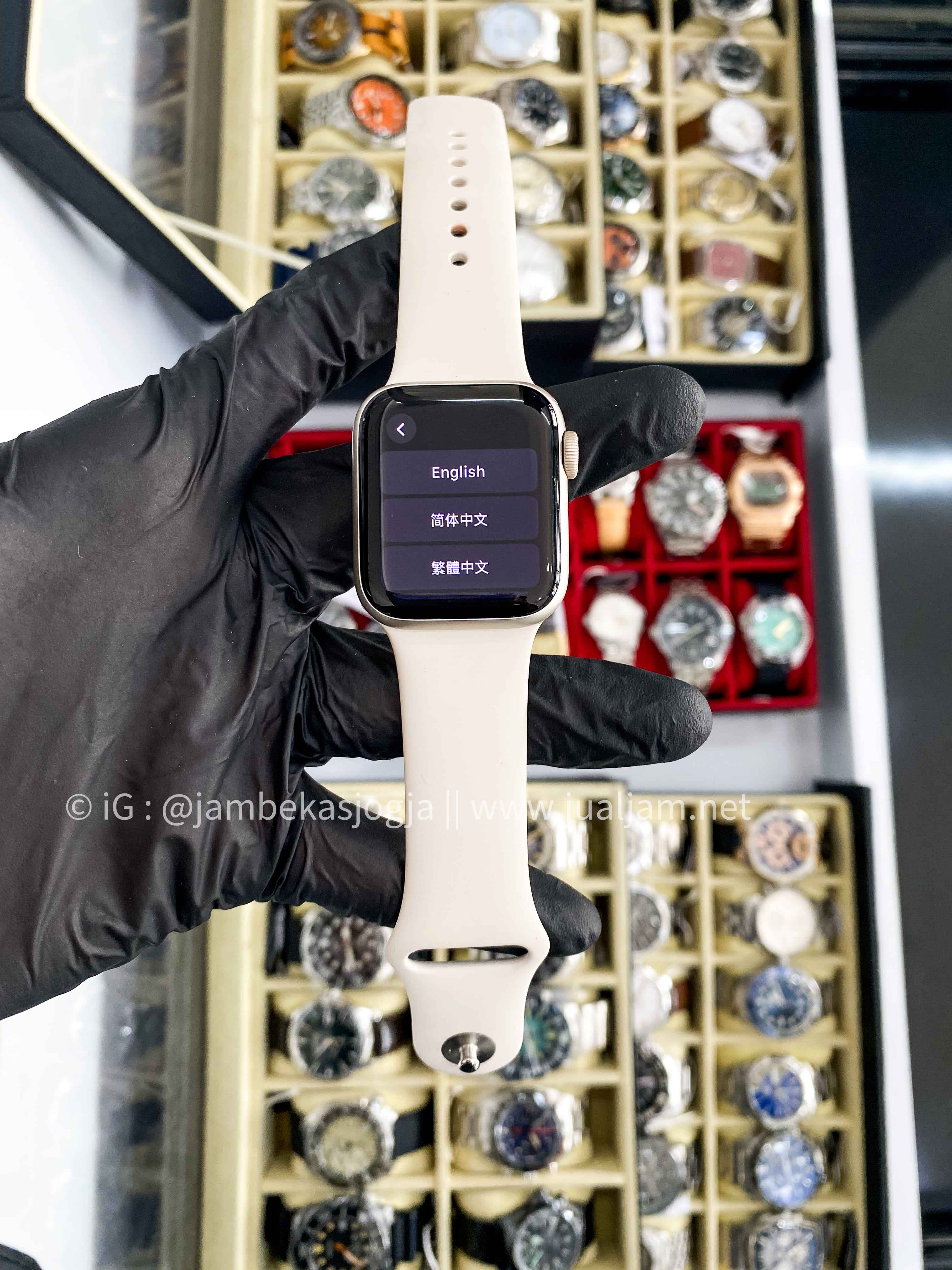 ( SKU 364) Apple Watch SE (gen 2) White Rubber strap