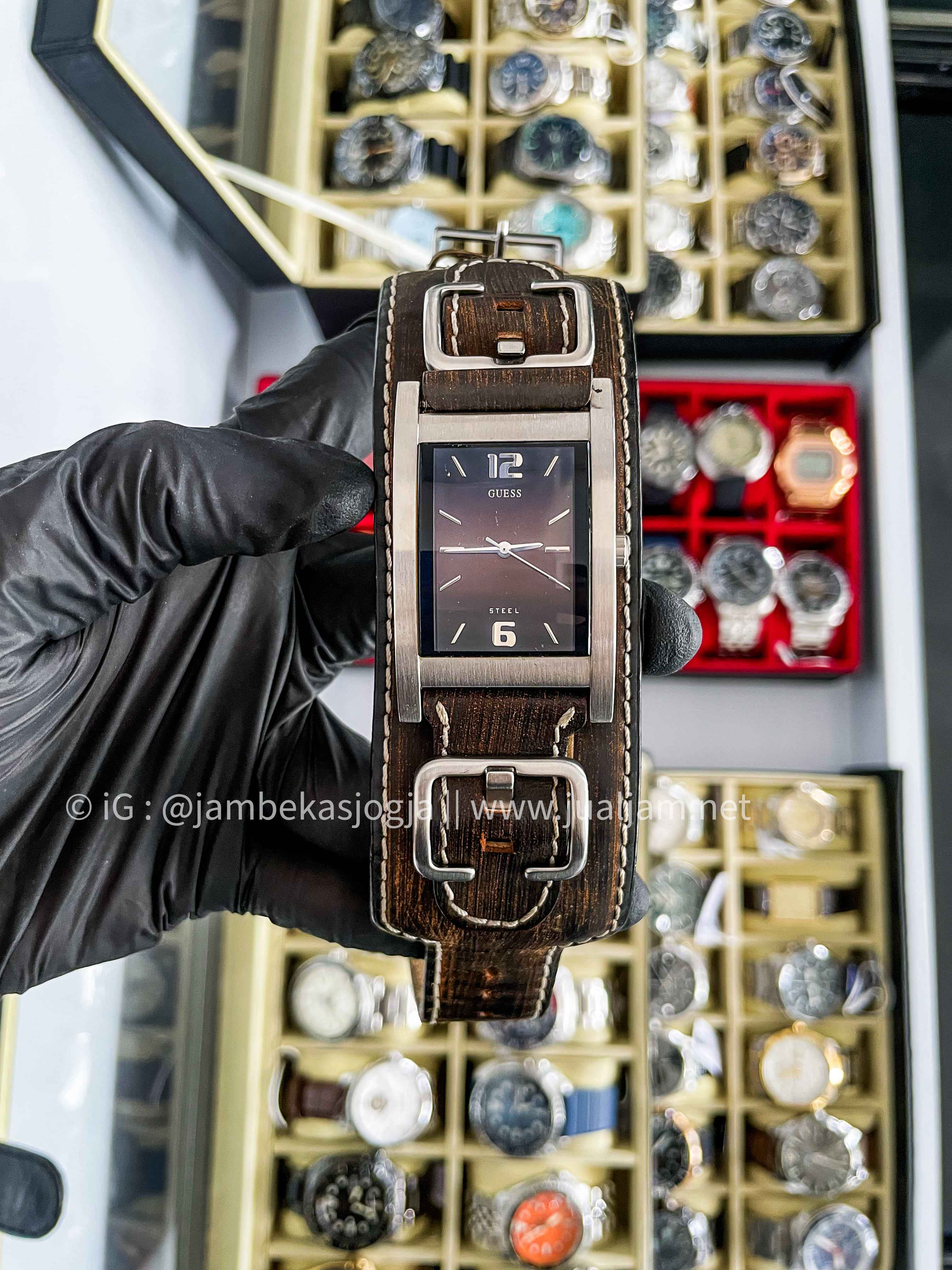 GUESS 170571G2  Guess Men’s bukle Up Men’s Brown Dial Stainless Steel Large Watch Leather Strap ( TITIP JUAL )