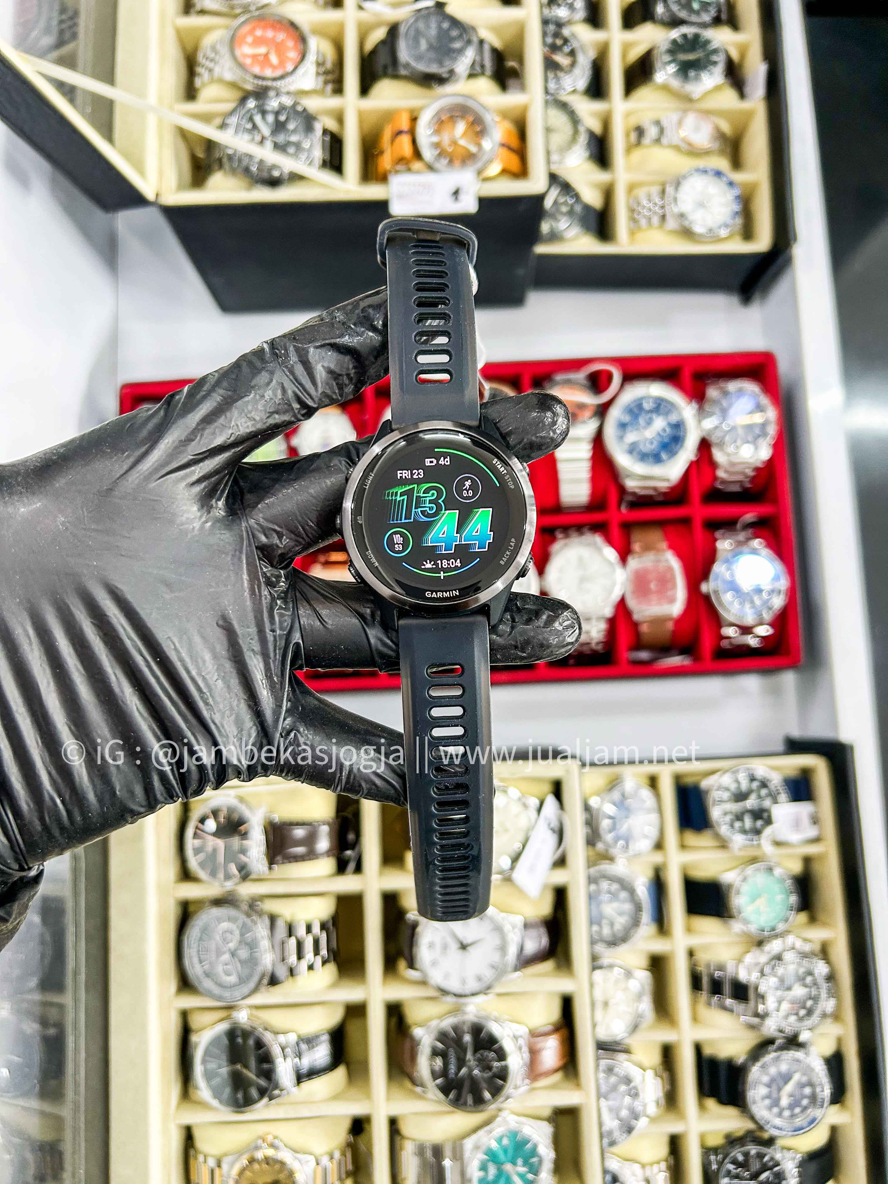 (SKU 484) Garmin Forerunner 570 - 42mm Jam Tangan Pintar Lari dengan GPS Black Rubber  GARANSI RESMI  JUNI 2027