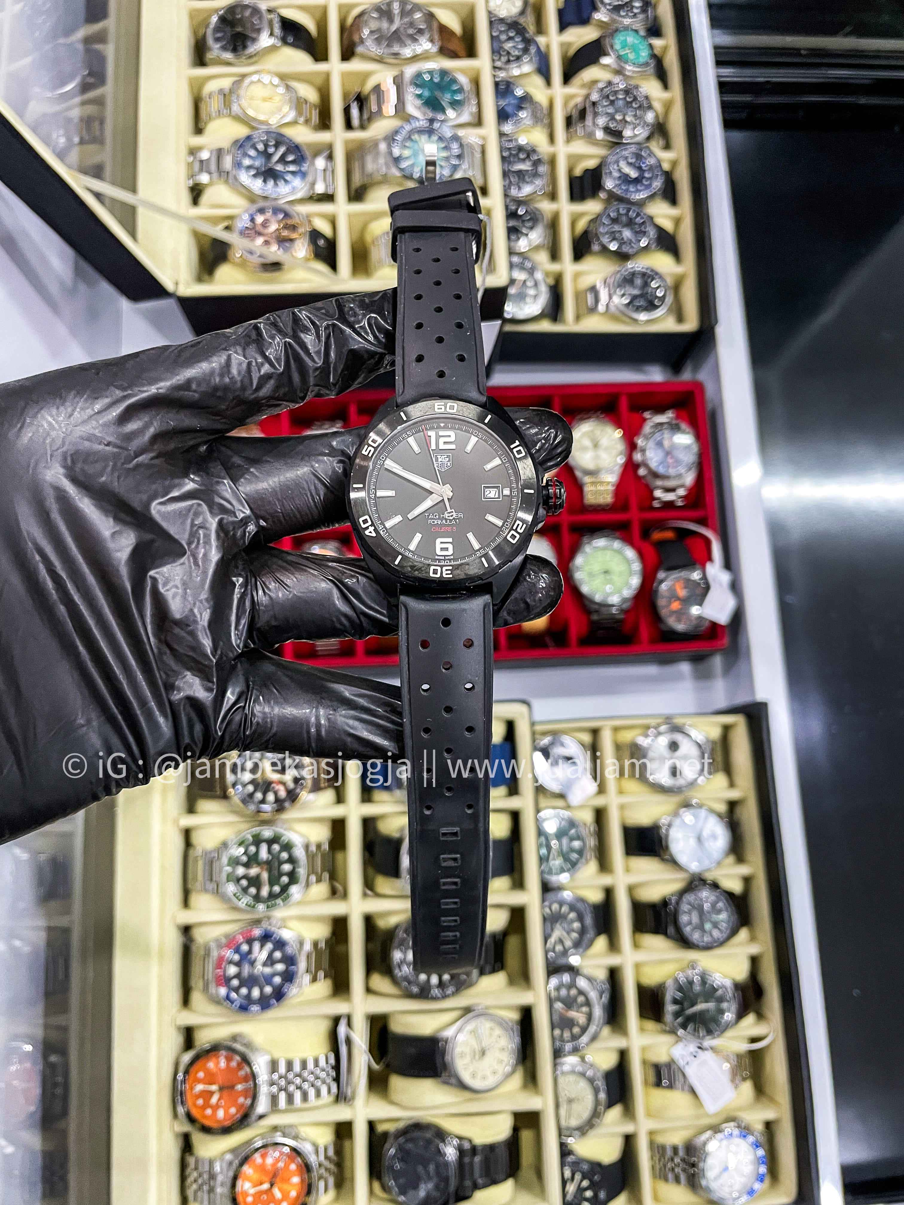 Tag Heuer Formula 1 Automatic Black Dial Black Rubber Strap untuk Pria - WAZ2115.FT8023 ( TITIP JUAL )