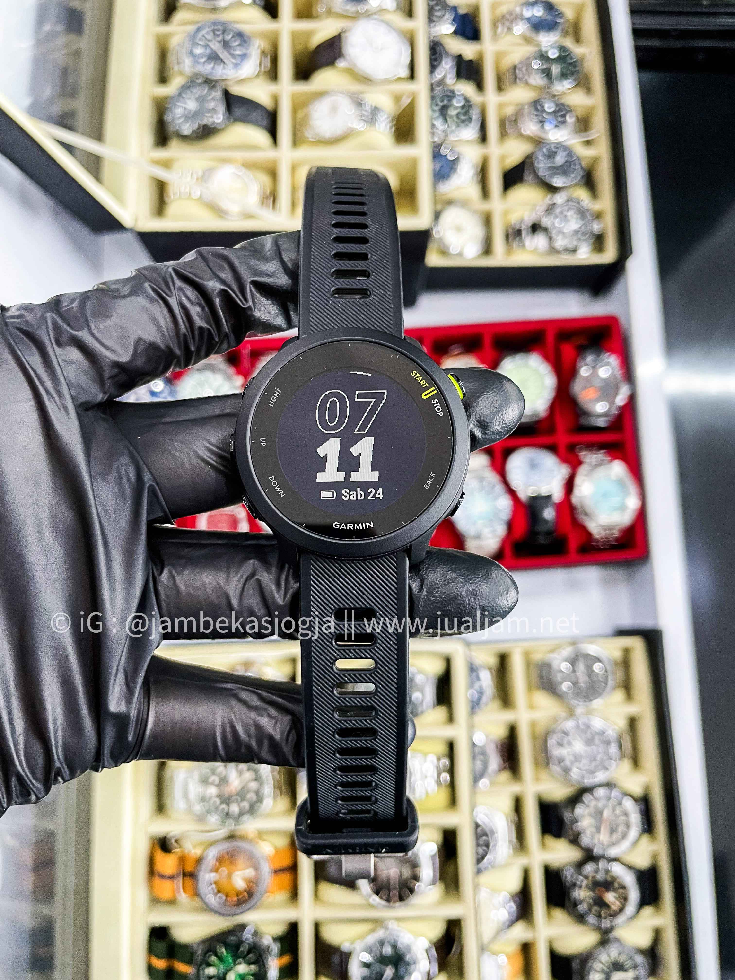 (SKU 504) Garmin Forerunner 55 010-02562-50 Smartwatch Digital Dial Black Rubber Strap GARANSI RESMI FEBRUARI 2028