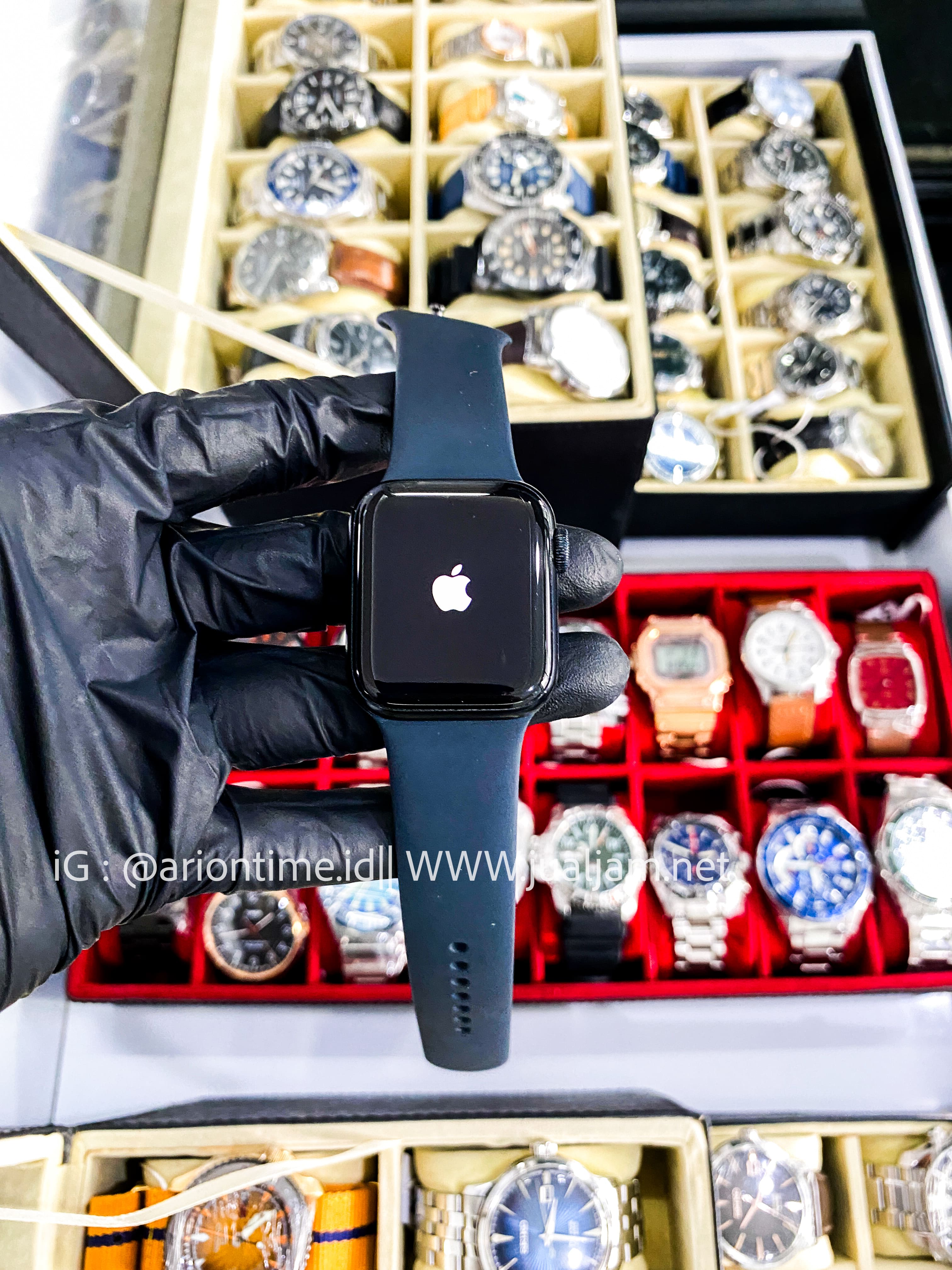 (SKU 510) Apple Watch SE Gen 2 IBox 40 mm Black Rubber strap