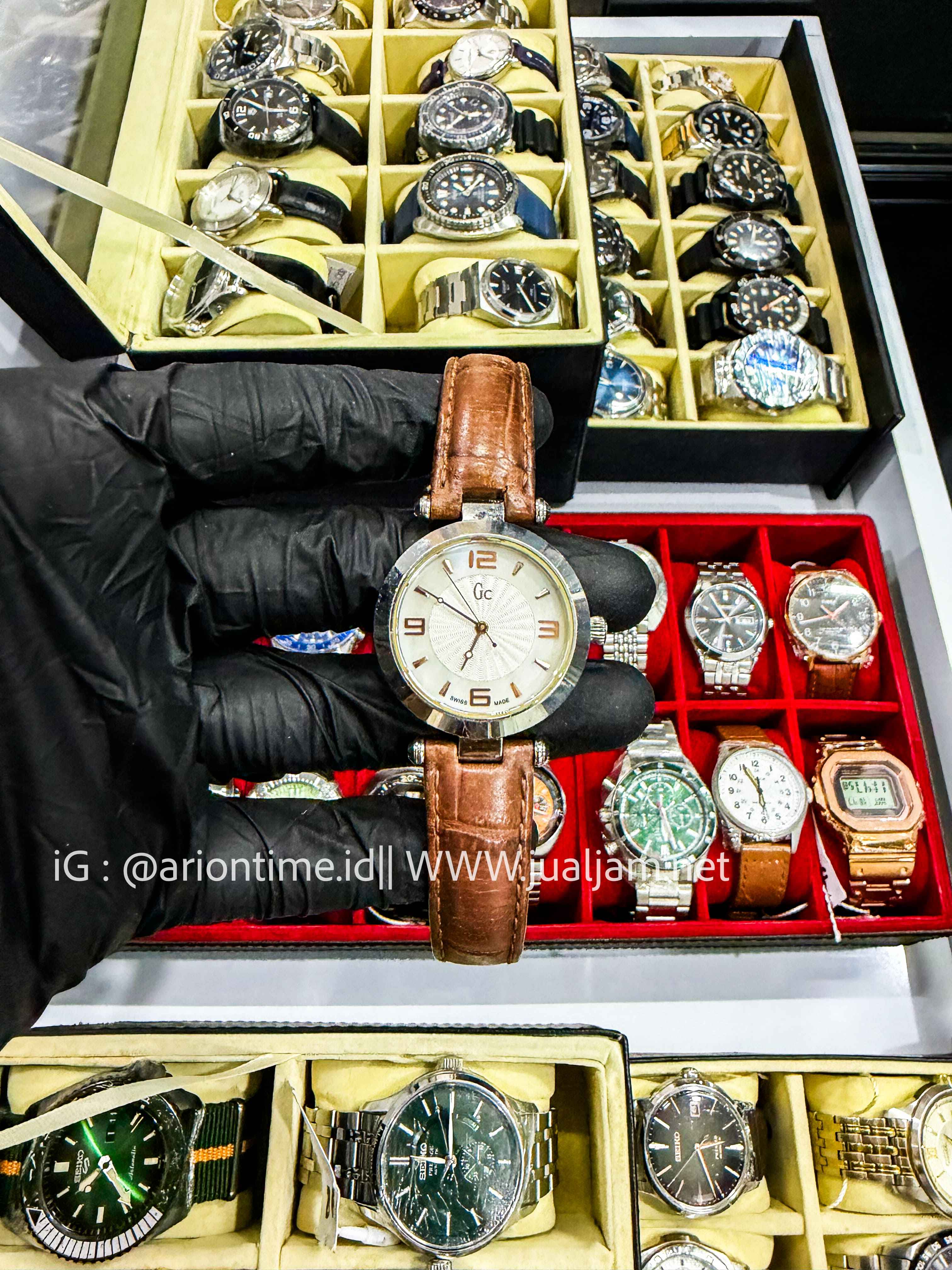 GUESS COLLECTION X17001L1/02 White Dial Brown Leather Strap (TITIP JUAL)