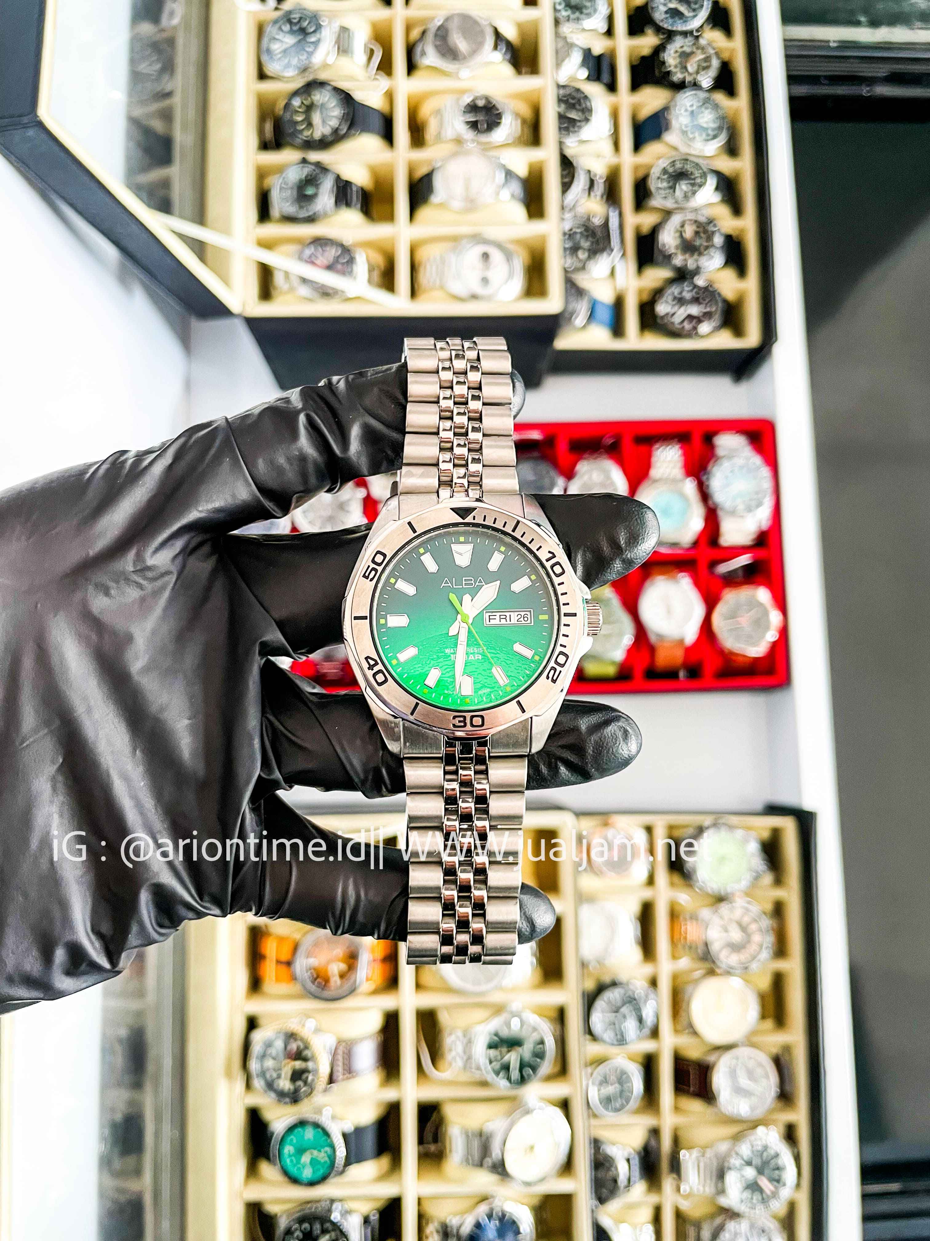 (SKU 533) Alba Active Gravity AV3579X1 Men Green Gradient Dial Stainless Steel Strap