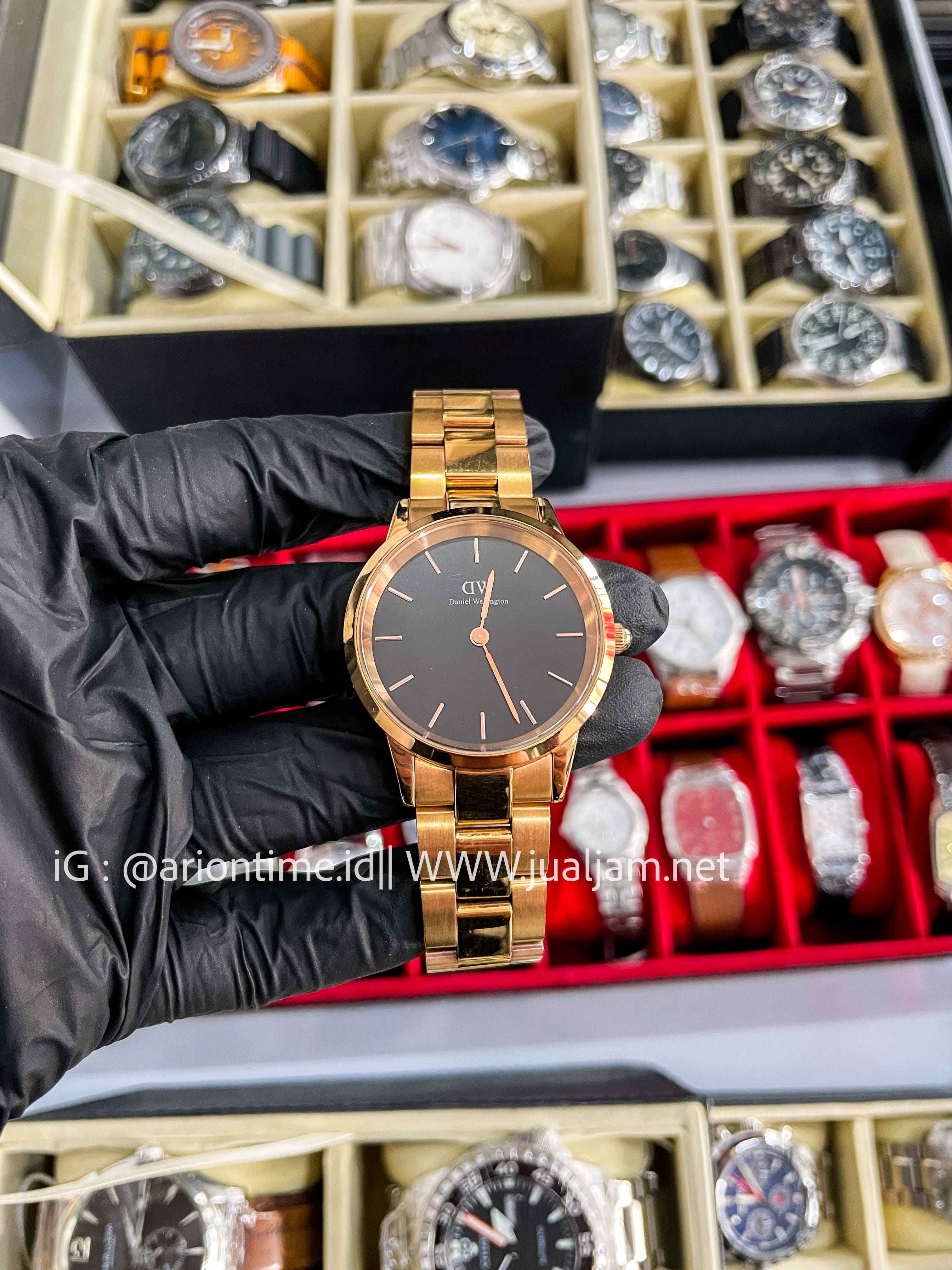 Daniel Wellington Iconic Link M36MRB07 Black Dial Rose Gold Stainless Steel Strap (TITIP JUAL)