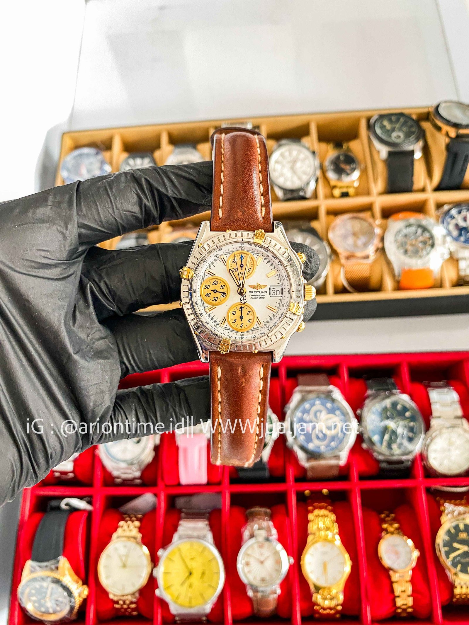 Breitling Chronomat B13050.1. Automatic Two-Tone White Dial – Brown Leather Strap Luxury Swiss Watch (TITIP JUAL)