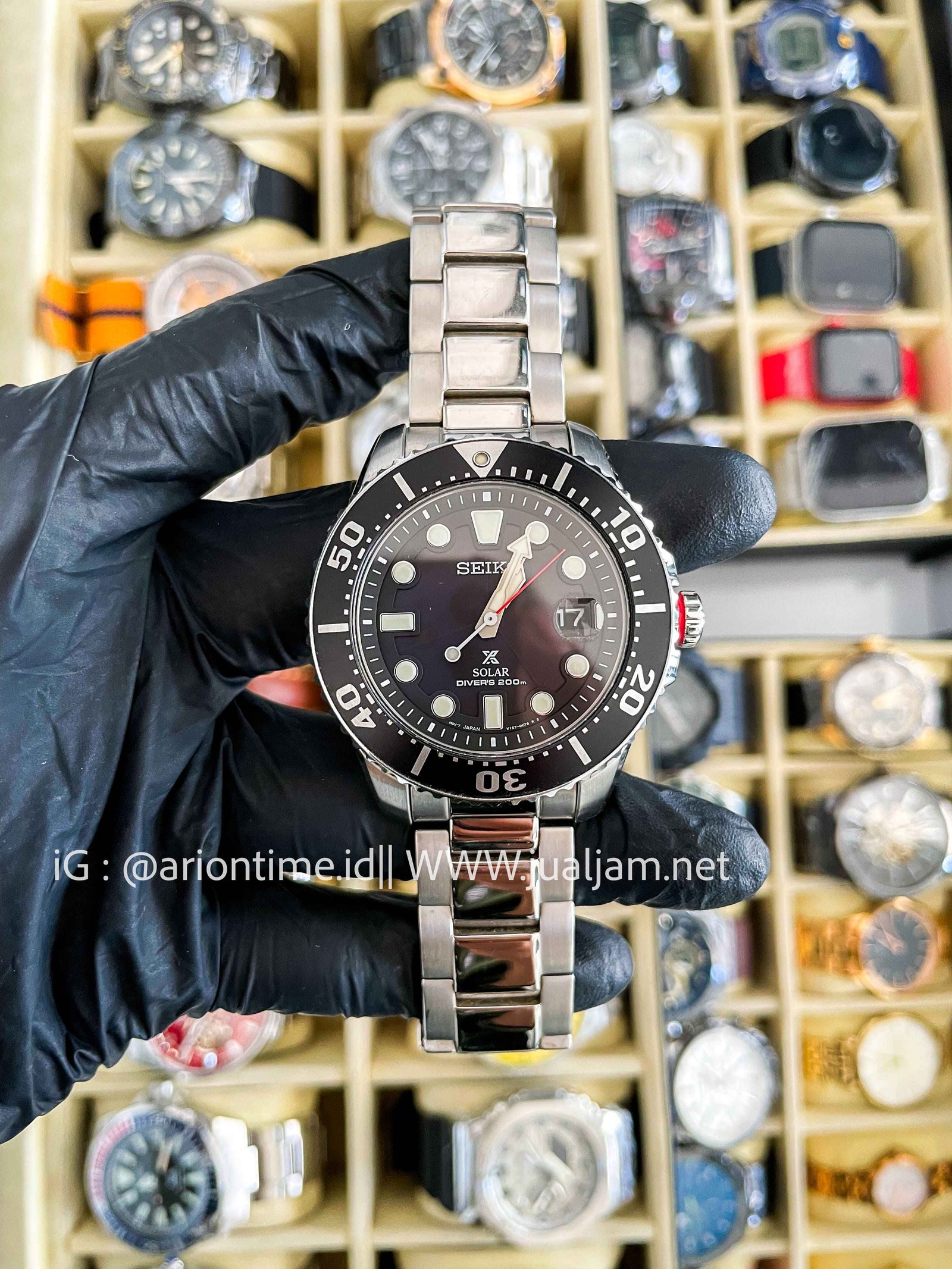 (SKU 604) Seiko Prospex SNE551P1 Solar Divers 200M Black Dial Stainless Steel Strap