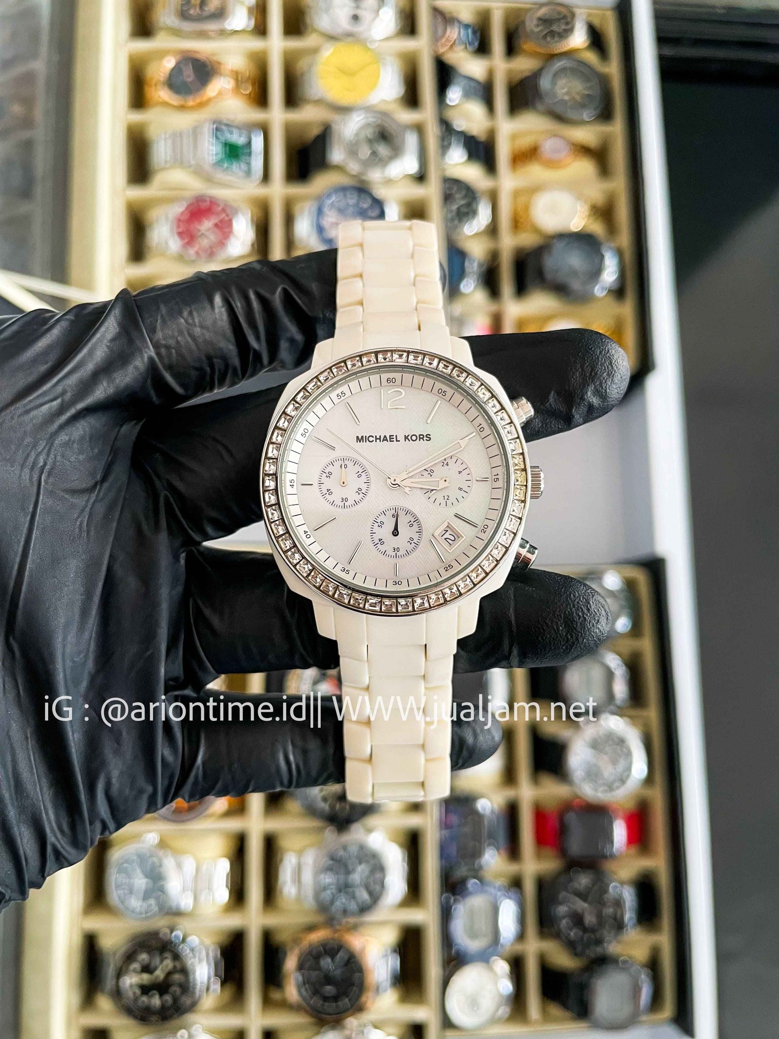 (SKU 610) Michael Kors MK5079 Quartz White Dial Acrylic Bracelet