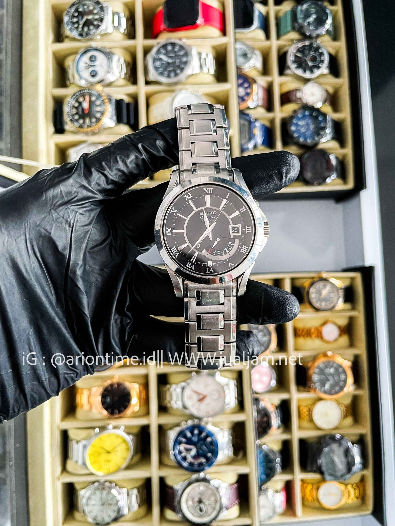 (SKU 615) Seiko Premier SRN003P1 Kinetic Retrograde Day Black Dial Stainles Steel Strap